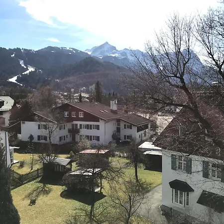 Dachgeschoss Wohnung Mit Traum Bergblick Garmisch-Partenkirchen Extérieur photo